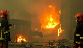 Infierno en Bangladés: gigantesca explosión deja al menos 49 muertos y cientos de heridos