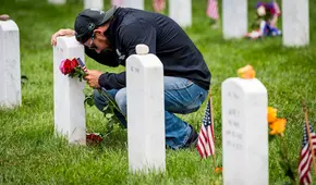 Lo condenan a 30 dias de cárcel por dejar flores en la tumba de su prometida