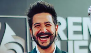 Camilo obsequió pañal de su pequeña Índigo a conductor de televisión | VIDEO