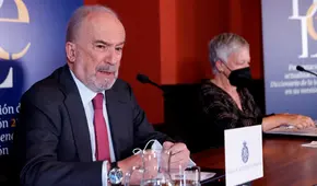 “La sociedad decide cómo evoluciona su lengua”, dice director de la RAE durante ceremonia en Uruguay