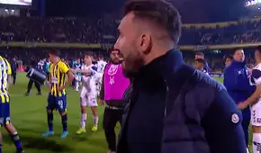 Carlos Tevez animó a sus jugadores de Rosario Central tras perder en su debut como DT