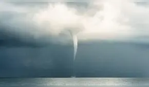 Un torbellino azota el balneario ruso de Sochi y destroza una cafetería