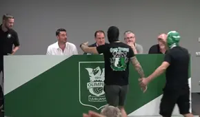 Entre abucheos: ultras eslovenos echan al nuevo DT de su club en plena presentación
