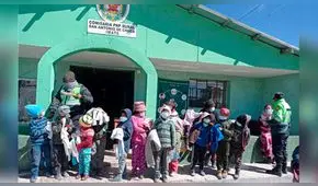 Arequipa: policías donan ropa de abrigo a niños en situación de pobreza