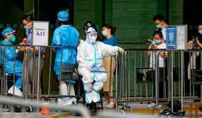 Miles de turistas quedaron varados tras confinamiento sorpresivo en China por rebrote de COVID-19