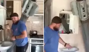 Ucraniano se rasura e inicia su día con un misil ruso atorado en su cocina