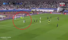 ¡Solamente uf! Casemiro iba anotar un golazo pero el balón impactó en el travesaño