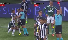 Eduardo Vargas encaró a Wilmar Roldán por una falta y el árbitro colombiano lo empujó