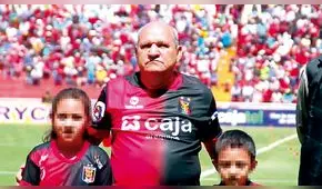 Cuando FBC Melgar pagó doce sillas y una mesa por el pase de su ídolo