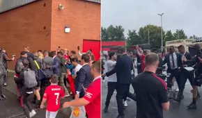 ¡Locura! Casemiro llegó a Manchester para ver el clásico inglés y los hinchas lo desbordaron