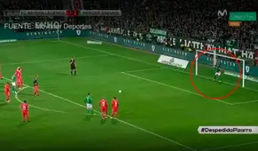 ¡Anota y tapa! Claudio Pizarro se puso los guantes de arquero y atajó un penal en su despedida