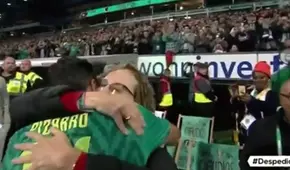 Claudio Pizarro fue aclamado como leyenda por los hinchas al terminar su juego especial