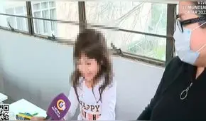 SMP: niña de 5 años se emociona al ser miembro de mesa con su mamá en la UNI