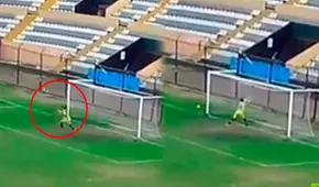 ¡Blooper en Copa Perú! Quiso parar la pelota con el pecho, pero la metió en su arco a los 102′