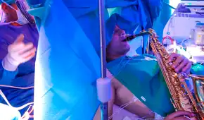 Un hombre tocó el saxofón por 9 horas mientras le extirpaban un tumor del cerebro Un hombre tocó el saxofón por 9 horas mientras le extirpaban un tumor del cerebro