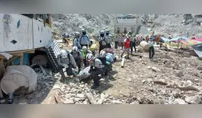 Policía recupera otro cuerpo enterrado por huaicos en Camaná