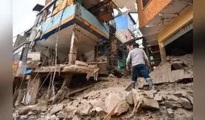 Arequipa: congresista Martínez entregó víveres a no damnificados