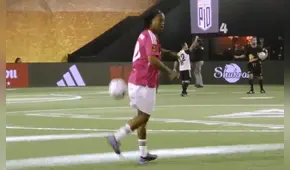 ¡Ronaldinho sigue intacto! El astro brasileño muestra su clase con el balón en la Kings League ¡Ronaldinho sigue intacto! El astro brasileño muestra su clase con el balón en la Kings League