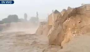 "¡Se me cae mi casa!": mujer salió a tiempo de su vivienda destruida por caudal del río Chillón
