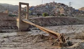 Comas: puente Tambo Río se desplomó tras aumento del caudal del río Chillón