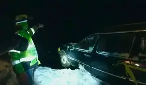 Cadáver salvó la vida al conductor de un coche fúnebre que quedó al borde del precipicio