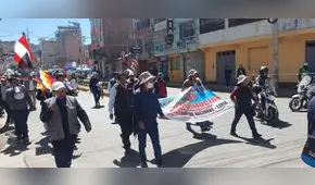 Gremios marchan contra el Congreso y el Gobierno de Dina Boluarte en el Día del Trabajo en Puno