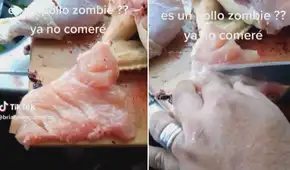 Mujer estaba cortando pollo crudo y se aterra al ver que este comienza a moverse Mujer estaba cortando pollo crudo y se aterra al ver que este comienza a moverse