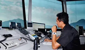 Controladores aéreos: ¿dónde estudiar y cuáles son los requisitos que debo cumplir?