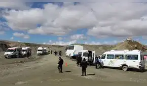 Delincuentes disparan contra bus y asesinan a pasajero en medio de la carretera en Puno