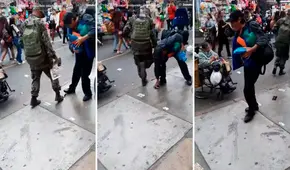 Peatones ‘pelean’ al hallar celular en el piso del Mercado Central y terminan troleados