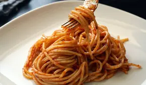 El caso del estudiante que comió tallarines rojos y murió: ¿cómo almorzar recalentado acabó con su vida?