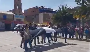 Cusco: ciudadanos desfilan con canción "Esta democracia ya no es democracia"