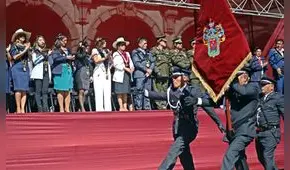 Paseo de bandera, desfile y repique de campanas por aniversario de Arequipa