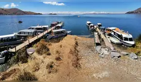 Lago Titicaca: instalan embarcaderos de madera ante descenso de las aguas en orillas