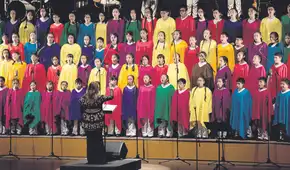 Los niños cantan al Perú andino