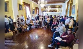 Turba irrumpe en Municipalidad Provincial de Trujillo para impedir sesión de concejo