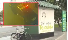 San Isidro: cámaras de seguridad captan a mujer dejando a recién nacido en contenedor de basura