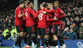 Manchester United goleó 3-0 a Everton y se mete en la pelea por la Premier League
