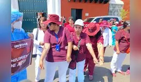 Obstetras se desangran en plaza de Armas de Trujillo