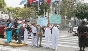 Huelga de gremios de salud y catedráticos en evaluación