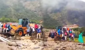 Cusco: turistas se salvan de ser arrastrados por huaicos y son auxiliados en cargador frontal