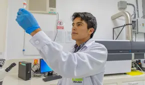 Tiene 12 hermanos, sus padres son agricultores y fundó el primer centro investigativo de su universidad