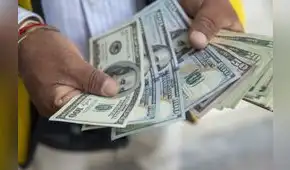 Dólar cerró el 2023 en S/3,7070 y acumuló una caída anual de 2,6% Dólar cerró el 2023 en S/3,7070 y acumuló una caída anual de 2,6%