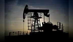 Petróleo global cae por incremento de la oferta de OPEP y recorte de precios de Arabia Saudí