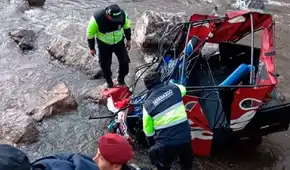Tres personas mueren tras caída de mototaxi a abismo en Huancavelica