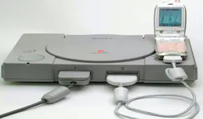 ¿Por qué los japoneses conectaban un celular a la primera PlayStation y qué les permitía hacer?