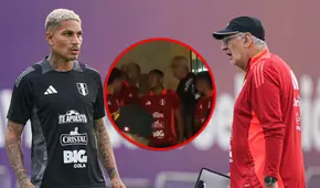 Guerrero y Fossati bromean en banderazo: el DT le quiso dar un bolso de la 'U' y el '9' se escapó