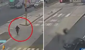 Chorrillos: taxista se pasó la luz roja y atropelló a ciclista de 23 años