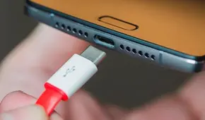 ¿Por qué el cable USB de mi celular solo carga y NO transfiere datos?
