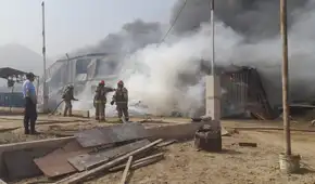 ATE: incendio en deposito de resina alertó a 18 unidades de bomberos